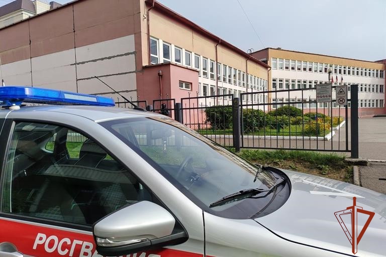 Росгвардейцы приняли участие во всероссийских учениях по отработке действий при чрезвычайных ситуациях на объектах образования города Красноярска