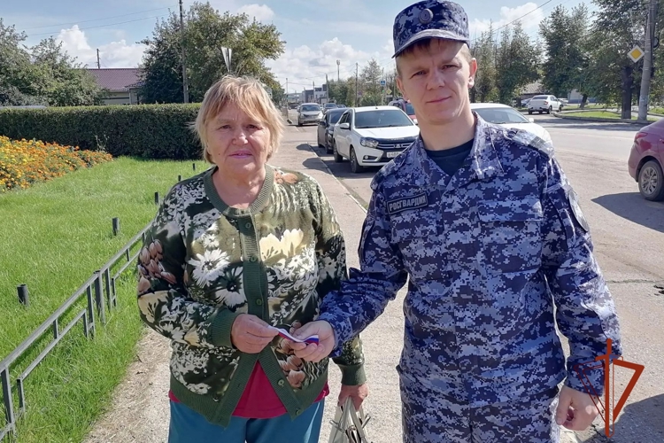 В Ужуре росгвардейцы присоединились к Всероссийской акции «Цвета Родины»   