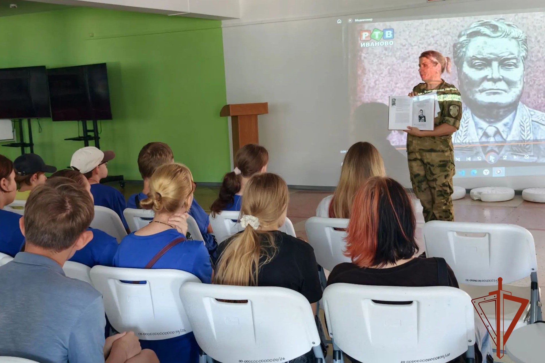 В Зеленогорске военнослужащие Красноярского соединения Росгвардии провели урок мужества