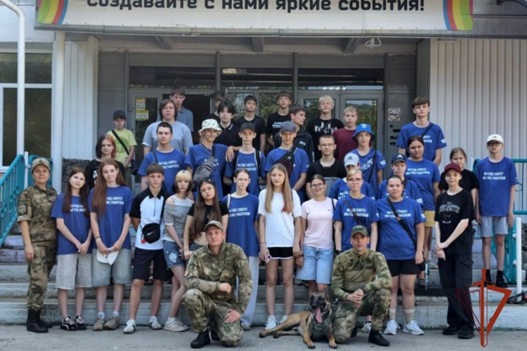 «Каникулы с Росгвардией»: военные кинологи Росгвардии подарили  зеленогорским детям яркие эмоции