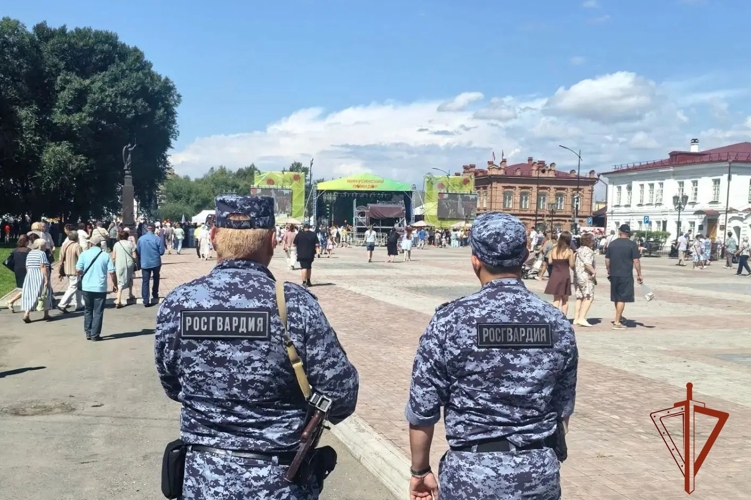 Росгвардейцы обеспечили охрану общественного порядка в День минусинского помидора