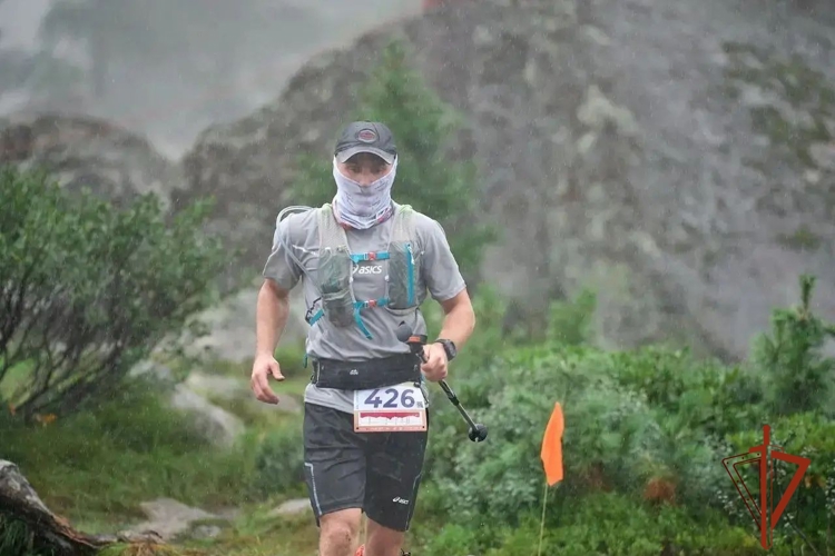 В Красноярске сотрудник ОМОН Росгвардии принял участие в фестивале «Skyrunfest»