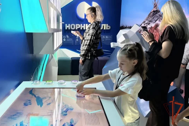 Росгвардейцы посетили Национальный центр «Россия» 