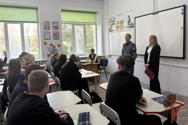 В Ужуре росгвардейцы напомнили школьникам о противодействии терроризму и экстремизму