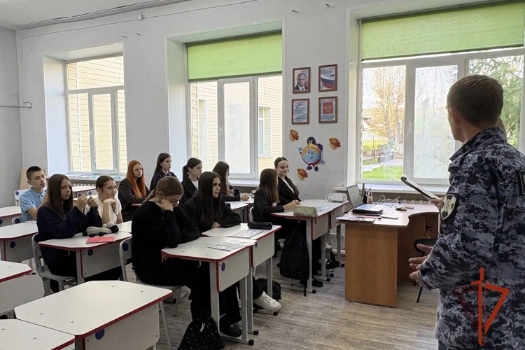 В Ужуре росгвардейцы напомнили школьникам о противодействии терроризму и экстремизму
