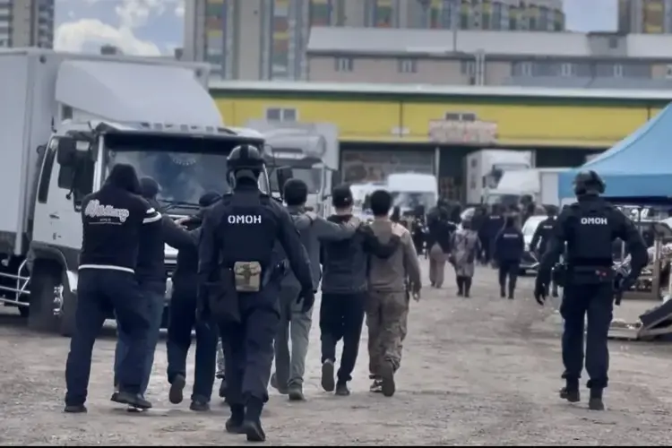 В Красноярском крае при содействии Росгвардии выявлены нарушения миграционного законодательства (видео)