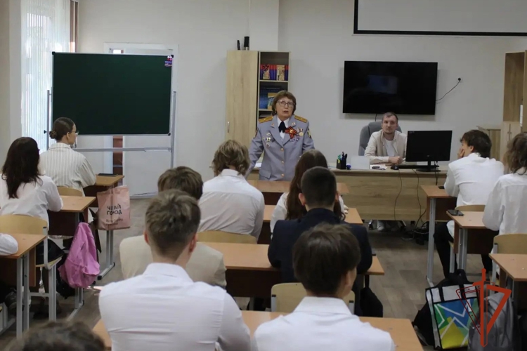 Военнослужащие, ветераны Красноярского соединения и вневедомственной охраны Росгвардии провели мероприятия в школе