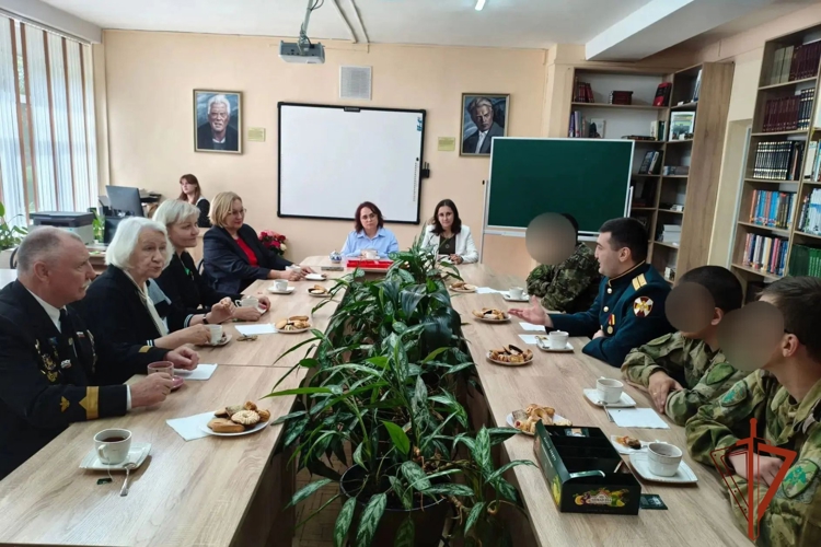 Военнослужащие, ветераны Красноярского соединения и вневедомственной охраны Росгвардии провели мероприятия в школе