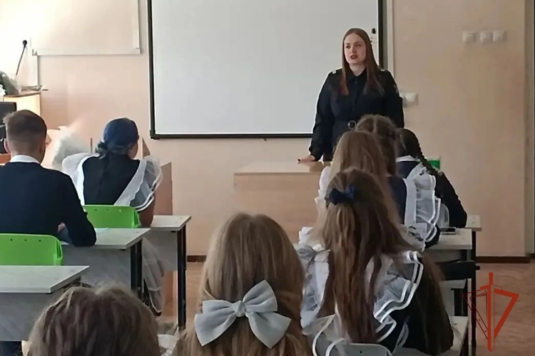 В Красноярском крае сотрудники подразделений краевого управления вневедомственной охраны Росгвардии в День солидарности борьбы с терроризмом провели ряд мероприятий