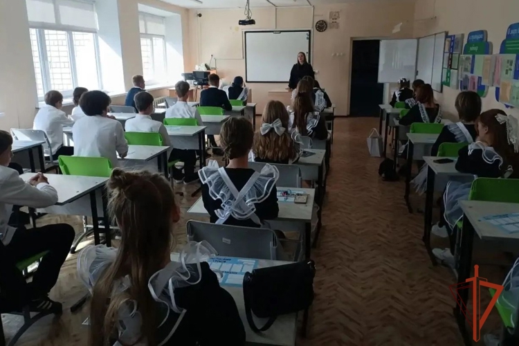 В Красноярском крае сотрудники подразделений краевого управления вневедомственной охраны Росгвардии в День солидарности борьбы с терроризмом провели ряд мероприятий