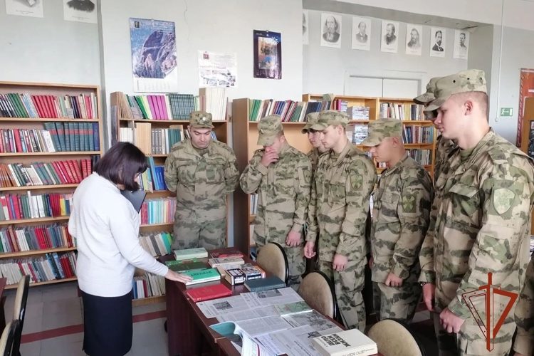 В Железногорске военнослужащие Красноярского соединения Росгвардии провели ряд мероприятий, приуроченных Дню солидарности в борьбе с терроризмом