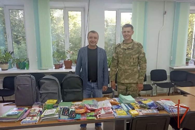 Военнослужащие Красноярского соединения Росгвардии приняли участие в мероприятиях, приуроченных Дню знаний