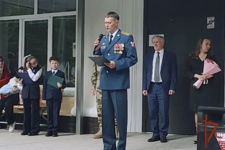 Военнослужащие Красноярского соединения Росгвардии приняли участие в мероприятиях, приуроченных Дню знаний