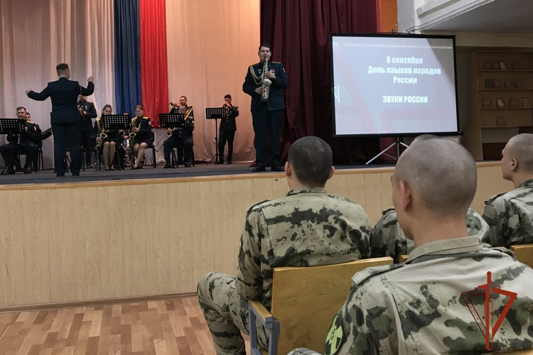 В Железногорске военнослужащие Росгвардии присоединились к акции «Звуки России»