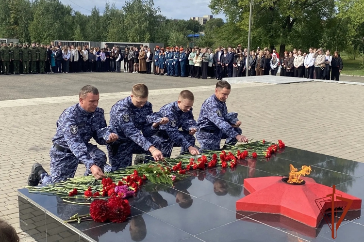 В Красноярском крае сотрудники подразделений краевого управления вневедомственной охраны Росгвардии в День солидарности борьбы с терроризмом провели ряд мероприятий