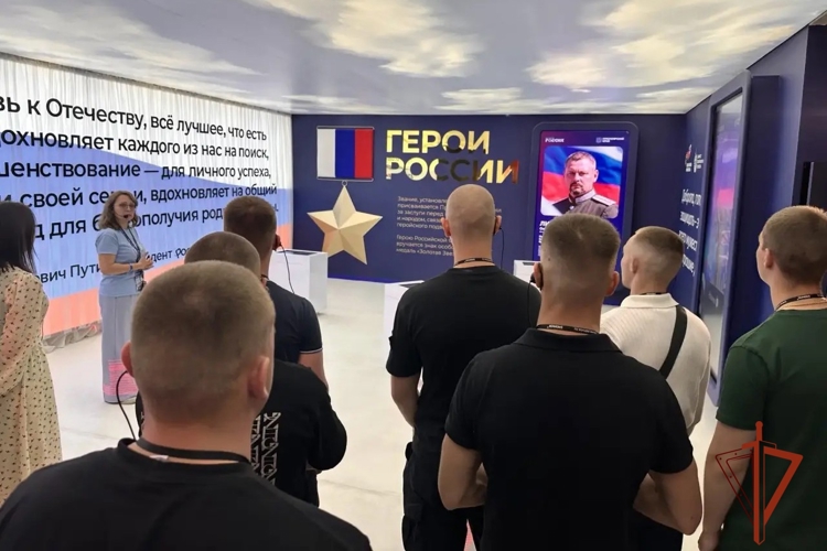 Росгвардейцы посетили Национальный центр «Россия» 