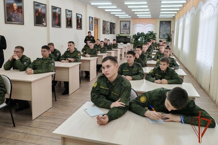 Росгвардейцы провели встречу с воспитанниками кадетского корпуса