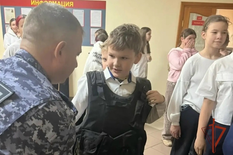 Школьники Лесосибирска побывали в гостях у сотрудников Росгвардии