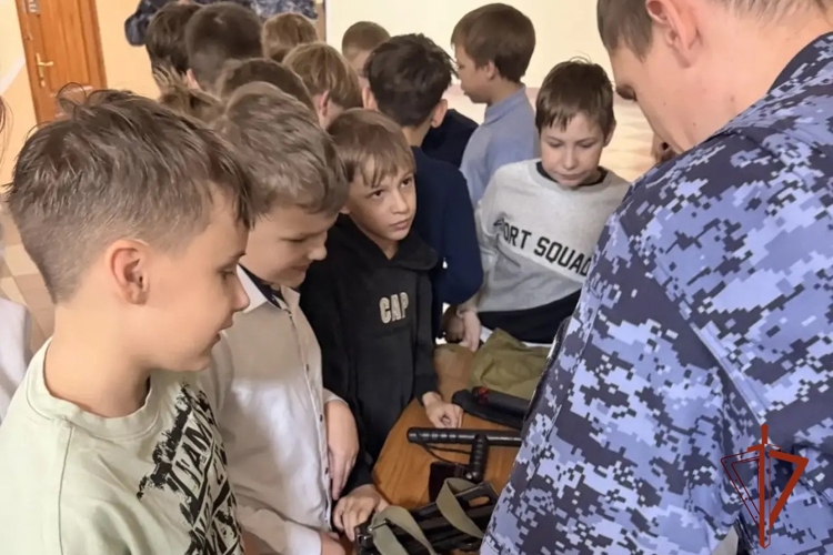 Школьники Лесосибирска побывали в гостях у сотрудников Росгвардии