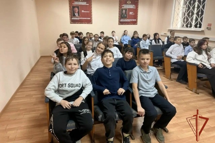 Школьники Лесосибирска побывали в гостях у сотрудников Росгвардии