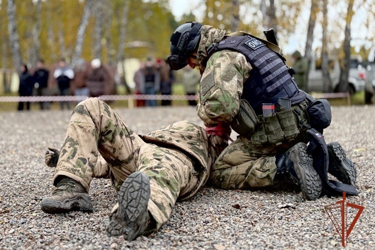 Сотрудники специальных подразделений Росгвардии в Красноярске провели практические занятия для студентов-следователей