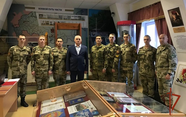 Председатель Совета ветеранов воинской части Красноярского соединения Росгвардии встретился с курсантами Новосибирского военного института