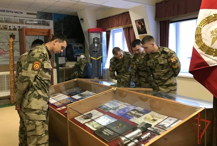 Председатель Совета ветеранов воинской части Красноярского соединения Росгвардии встретился с курсантами Новосибирского военного института