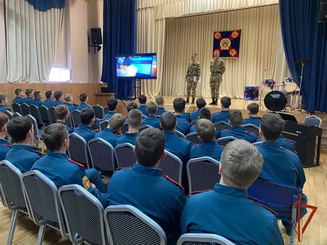 Курсанты Новосибирского ведомственного  института провели агитационную встречу с кадетами  и школьниками города Железногорска