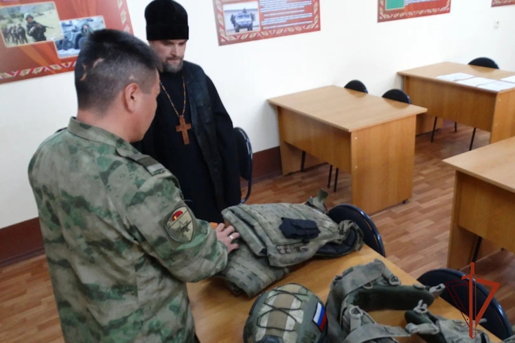 В Железногорске прошла встреча священнослужителя с военнослужащими Росгвардии