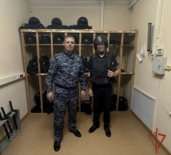 В отделе вневедомственной охраны Росгвардии состоялся День открытых дверей для юных ужурских полицейских