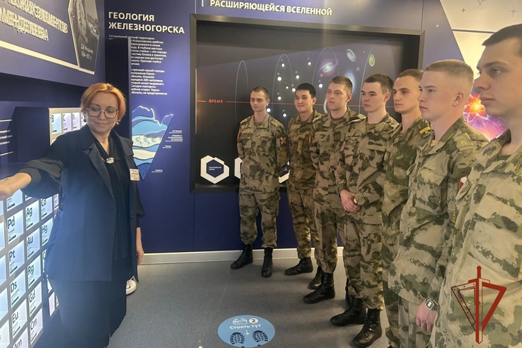 Курсанты ведомственного института Росгвардии посетили железногорский выставочный Центр