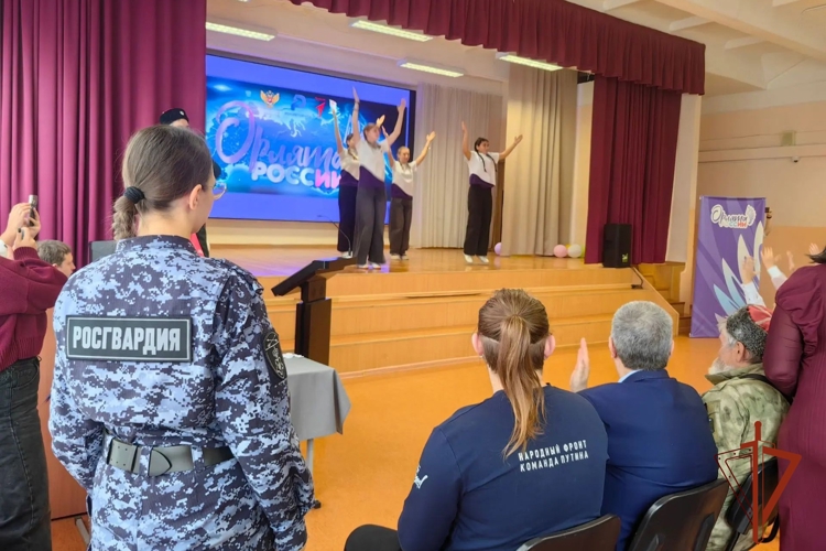 Росгвардейцы приняли участие в церемонии посвящения дошколят в "Орлят России"